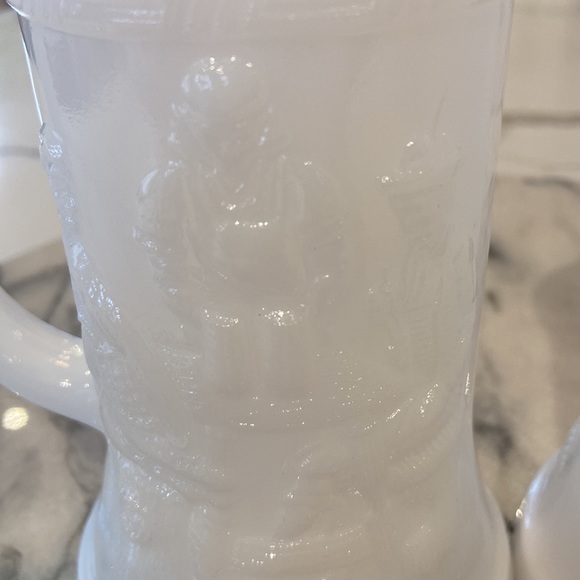 Rare Pair of Vintage Federal Milk Glass Beer Steins. - Picture 3 of 7